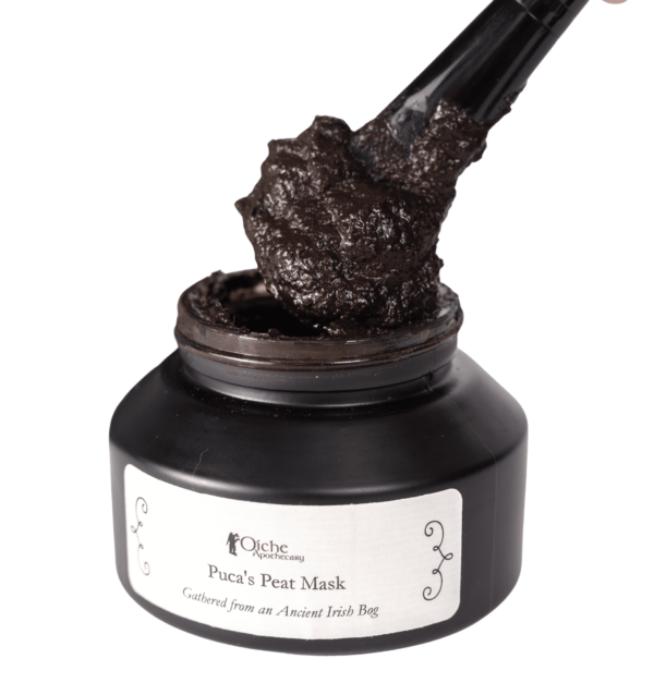 Featured product picture of the Oiche Ireland Peat Mask - Puca's Peat Mask Jar open with Spatula